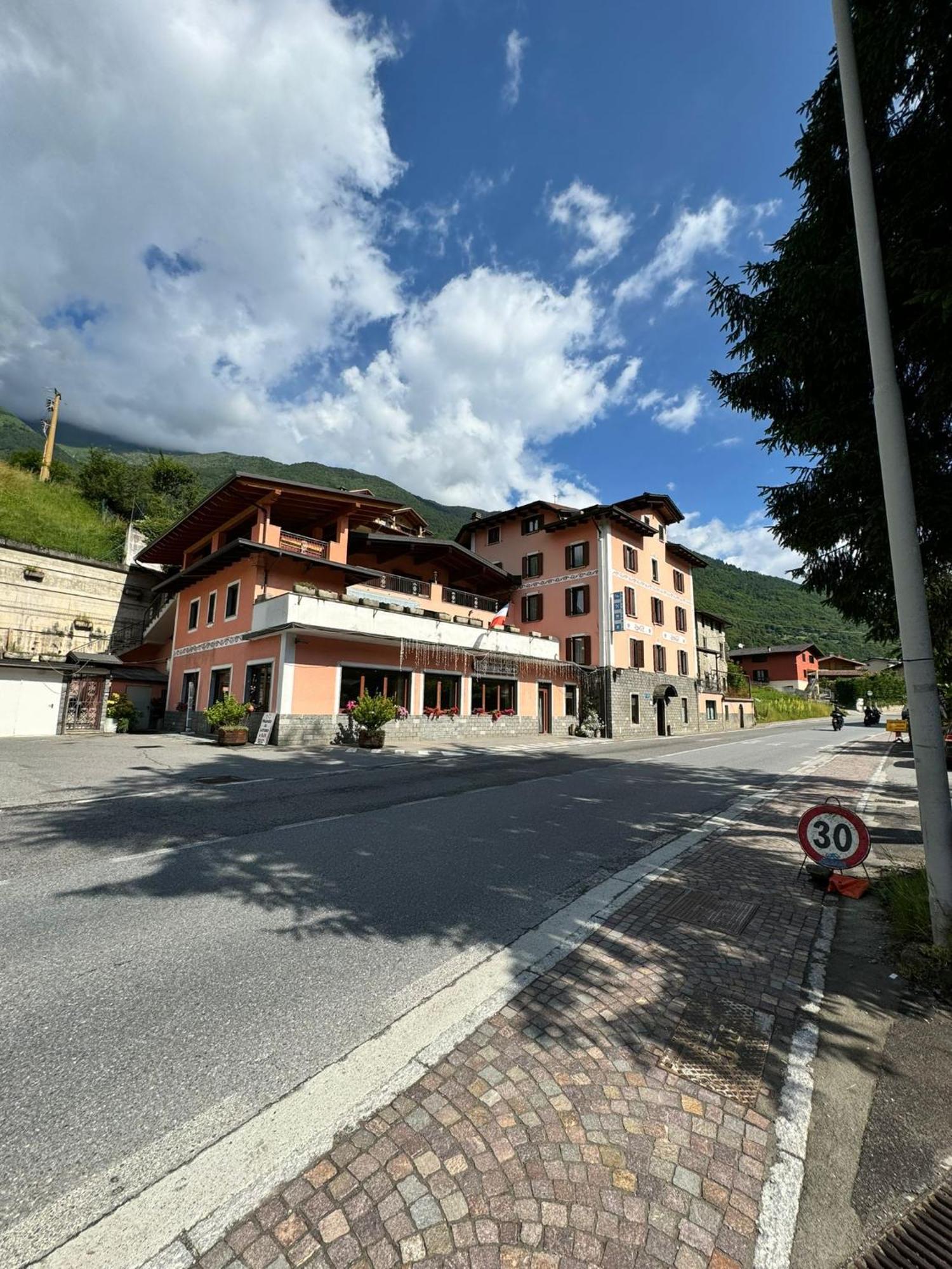 Hotel Eternita Malonno Exterior photo